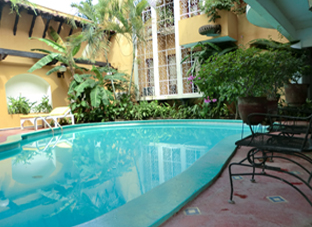 hotelalambrapiscinatres